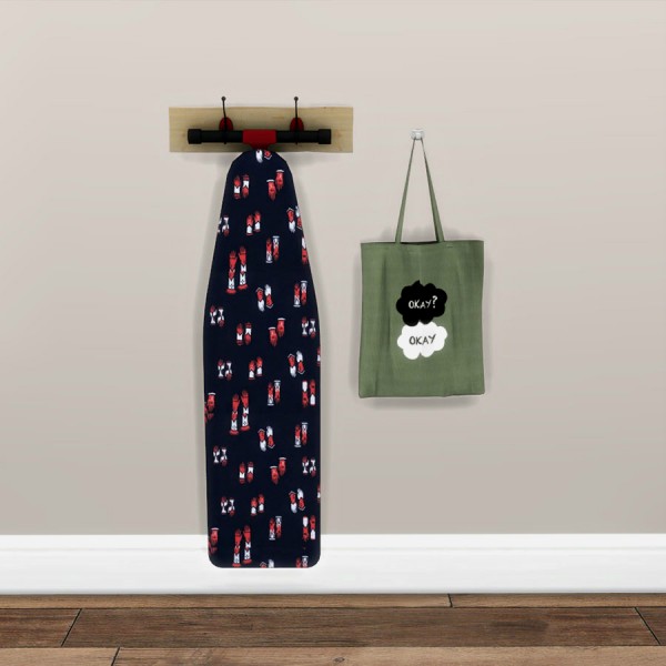  Leo 4 Sims: Hanging Ironboard and Totebag