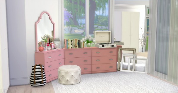  Mony Sims: Simple bedroom