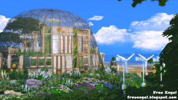 Frau Engel: Glass Dome Eco House