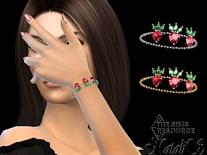 Strawberry pendant chain bracelet